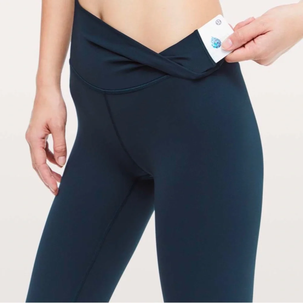 Lululemon Wunder Under Crop (Hi-Rise) *Full-On Luxtreme 21" True Navy - Picture 5 of 10